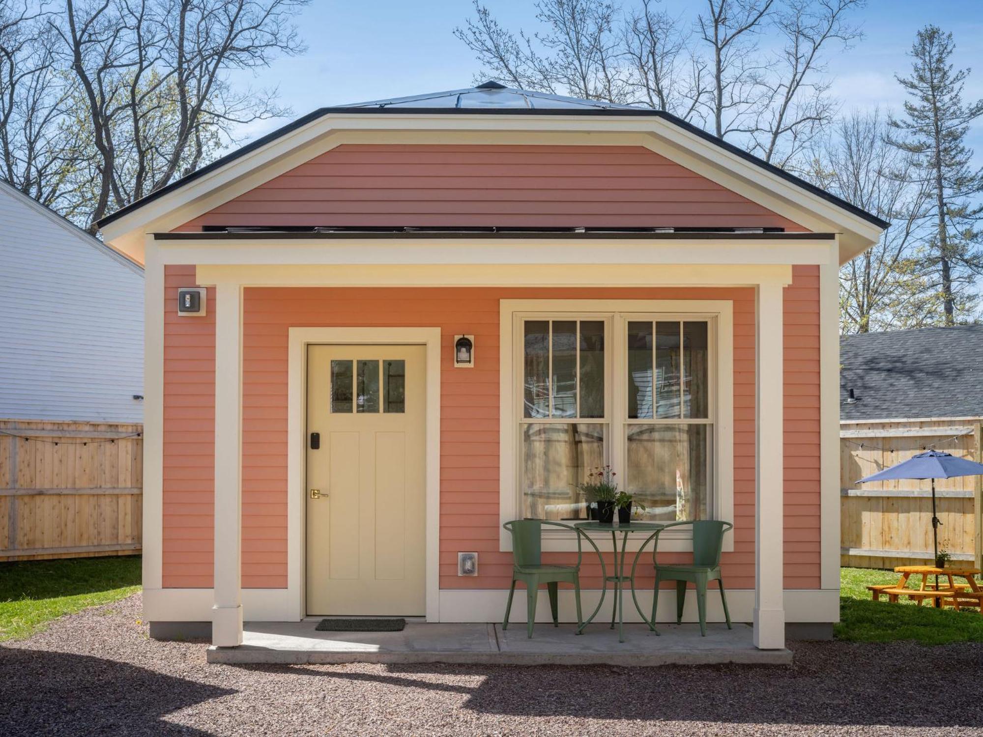 Queen City Bungalow & Cottages 벌링턴 외부 사진