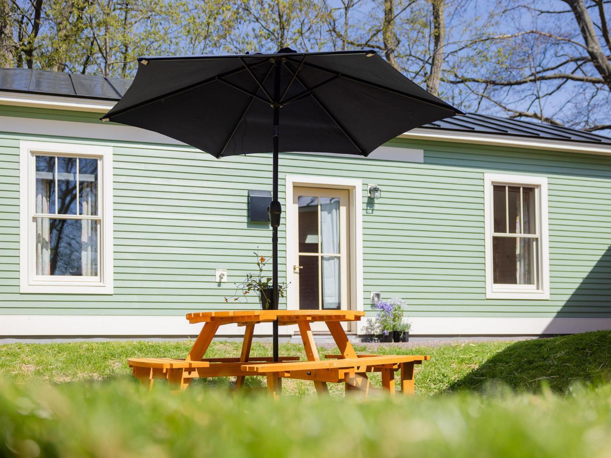 Queen City Bungalow & Cottages 벌링턴 외부 사진